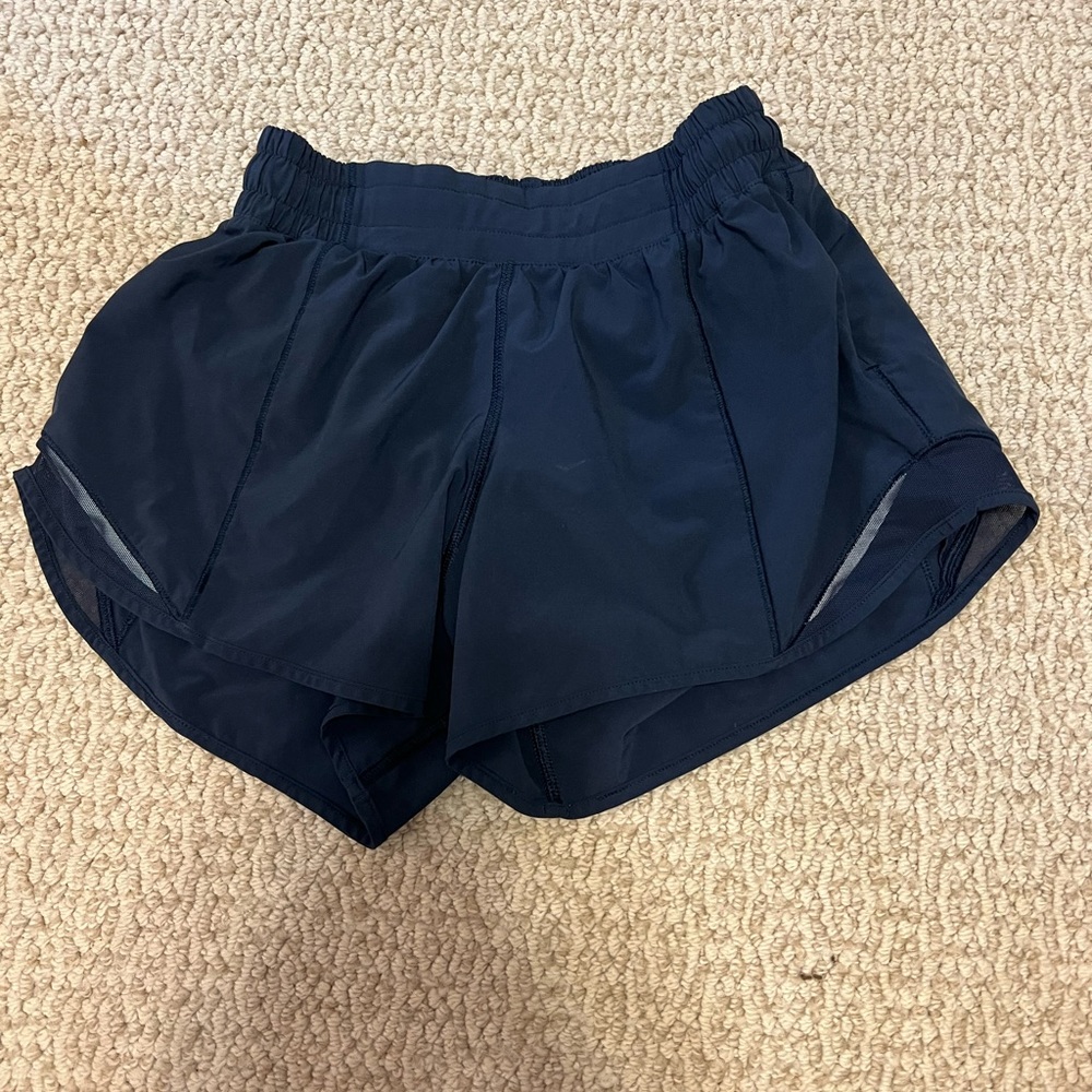 Lululemon Hotty Hot High-Rise Lined short
Size 4
